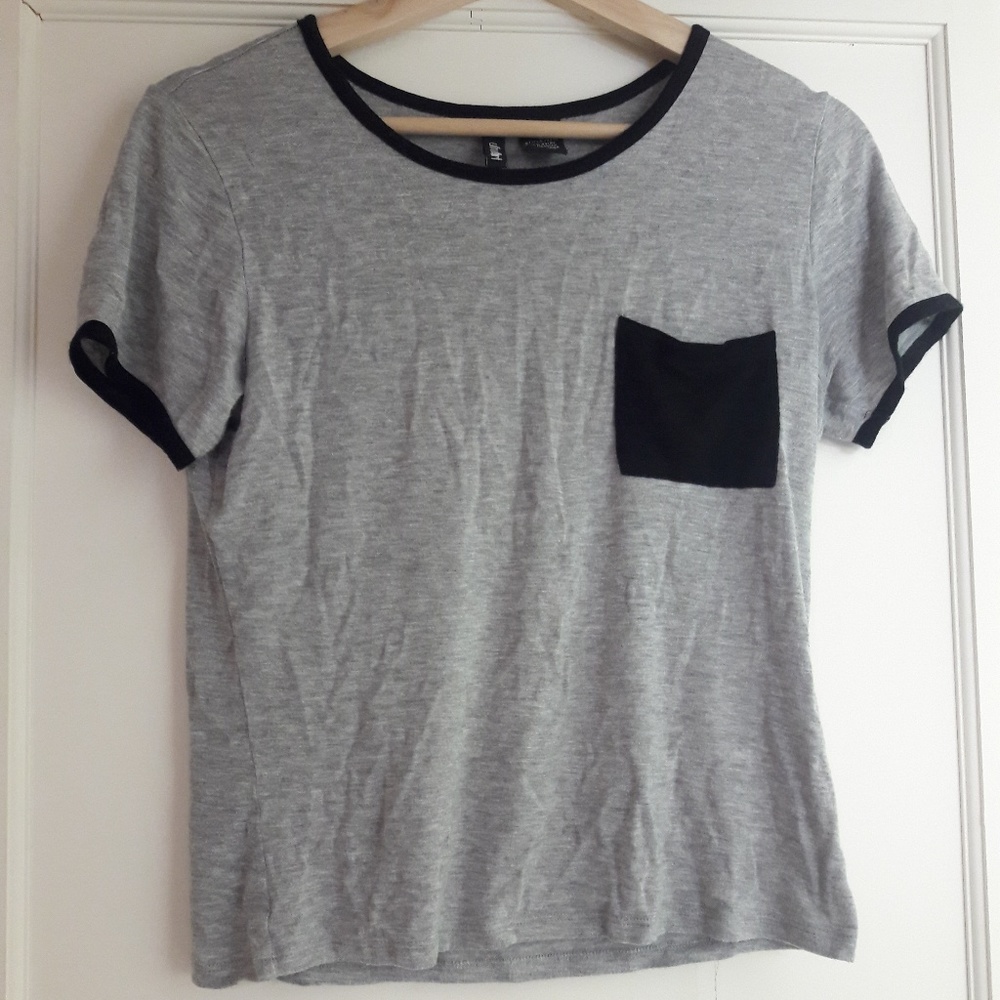 🖤Grey and Black basic pocket t-shirt🖤